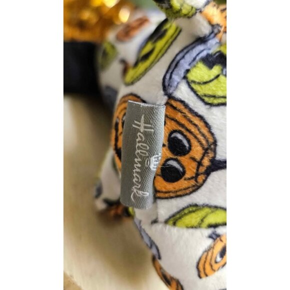 Hallmark 2021 Peanuts Great Pumpkin Charlie Brown Snoopy Plush - Picture 7 of 7